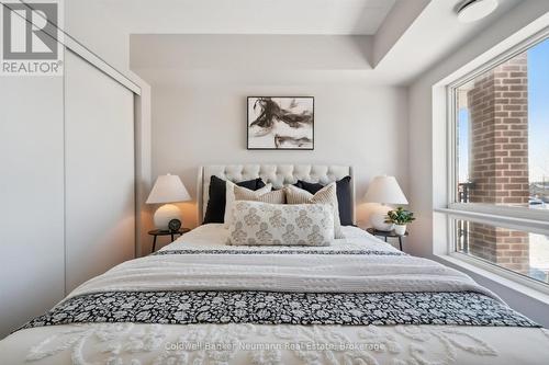 209 - 45 Kingsbury Square, Guelph (Pineridge/Westminster Woods), ON - Indoor Photo Showing Bedroom