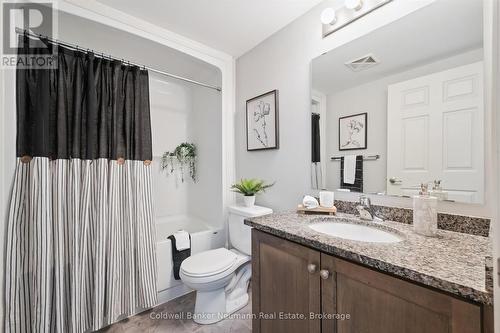 209 - 45 Kingsbury Square, Guelph (Pineridge/Westminster Woods), ON - Indoor Photo Showing Bathroom