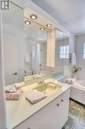1947 Conrad Avenue, Ottawa, ON - Indoor Photo Showing Bathroom