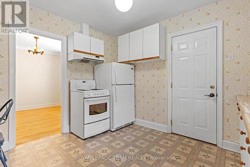 242 Fairmont Avenue, Ottawa, ON - Indoor Photo Showing Kitchen
