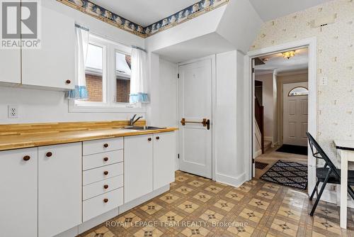 242 Fairmont Avenue, Ottawa, ON - Indoor Photo Showing Other Room