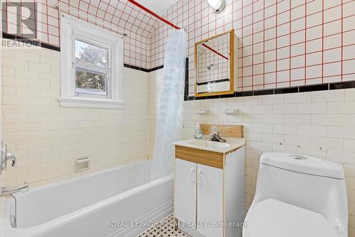 242 Fairmont Avenue, Ottawa, ON - Indoor Photo Showing Bathroom