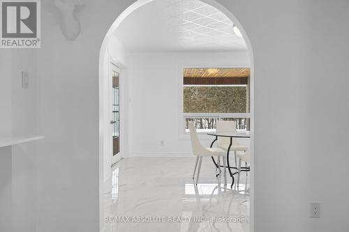 Archways soften the flow from room to room - 1444 Normandy Crescent, Ottawa, ON - Other