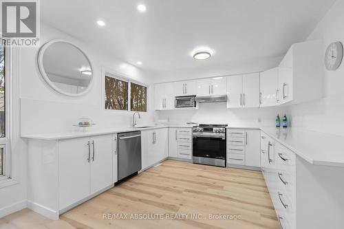 1444 Normandy Crescent, Ottawa, ON - Indoor Photo Showing Kitchen With Upgraded Kitchen