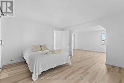 Large primary offers a sitting room - 