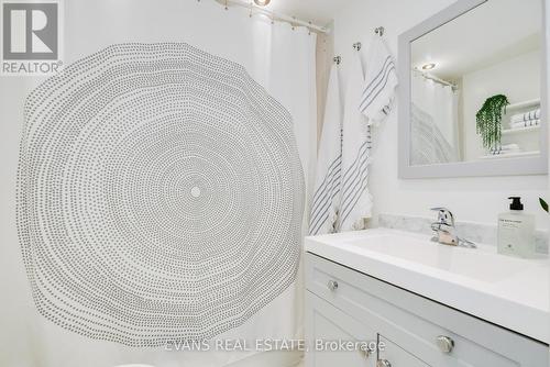 448 Gerrard St E Bathroom - 448 Gerrard Street E, Toronto, ON - Indoor Photo Showing Bathroom