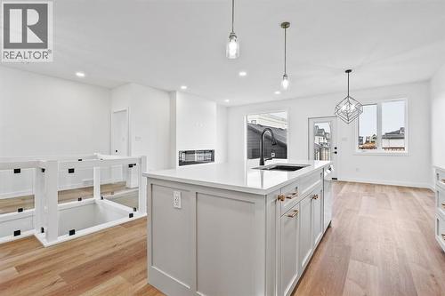 383 Caledonia Boulevard W, Lethbridge, AB - Indoor Photo Showing Kitchen