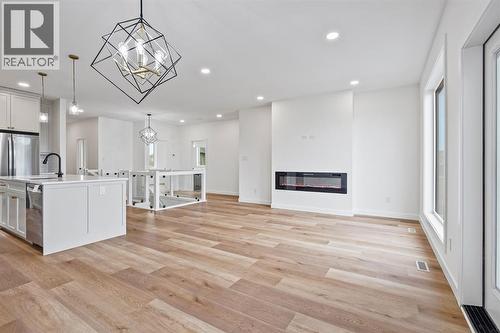 383 Caledonia Boulevard W, Lethbridge, AB - Indoor Photo Showing Kitchen With Upgraded Kitchen