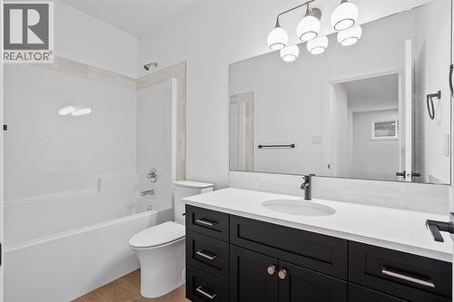 383 Caledonia Boulevard W, Lethbridge, AB - Indoor Photo Showing Bathroom