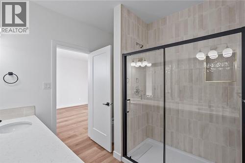 383 Caledonia Boulevard W, Lethbridge, AB - Indoor Photo Showing Bathroom