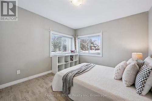 Unit A - 319 Victoria Street S, Kitchener, ON - Indoor Photo Showing Bedroom