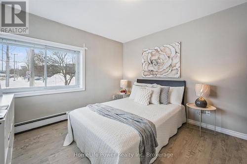 Unit A - 319 Victoria Street S, Kitchener, ON - Indoor Photo Showing Bedroom