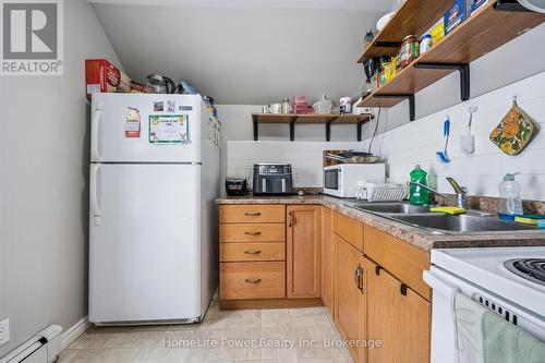 Unit B - 319 Victoria Street S, Kitchener, ON - Indoor Photo Showing Kitchen With Double Sink