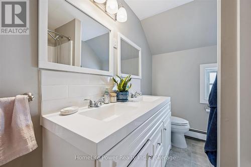 Unit B - 319 Victoria Street S, Kitchener, ON - Indoor Photo Showing Bathroom
