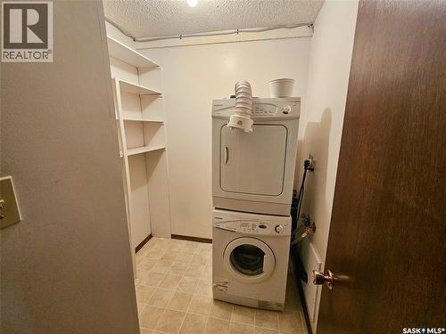 8 320 13Th Avenue Ne, Swift Current, SK - Indoor Photo Showing Laundry Room