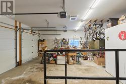 Garage with 2 inside entries - 