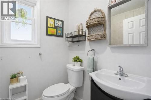 51 Wellington Street N, Hamilton, ON - Indoor Photo Showing Bathroom