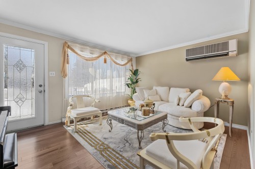 Living room - 486 Rue Donatien, Laval (Fabreville), QC - Indoor Photo Showing Living Room