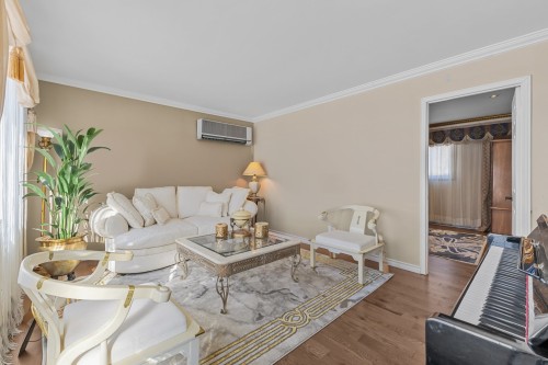 Living room - 486 Rue Donatien, Laval (Fabreville), QC - Indoor Photo Showing Living Room