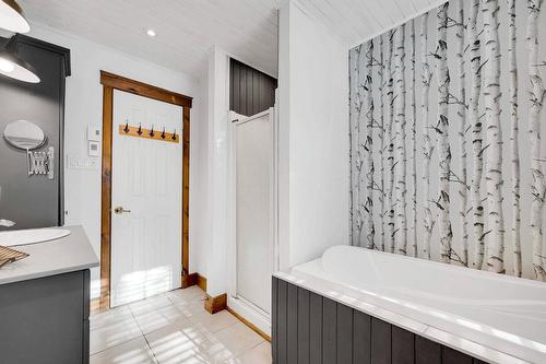 Salle de bains - 111 Ch. De La Forge O., Saint-Adolphe-D'Howard, QC - Indoor Photo Showing Bathroom