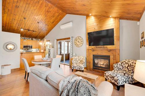 Salon - 111 Ch. De La Forge O., Saint-Adolphe-D'Howard, QC - Indoor Photo Showing Living Room With Fireplace