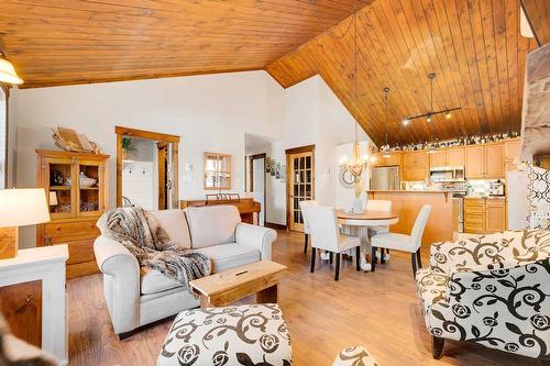 Vue d'ensemble - 111 Ch. De La Forge O., Saint-Adolphe-D'Howard, QC - Indoor Photo Showing Living Room