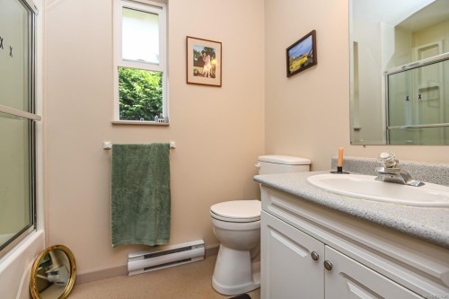 2263 Bolt Ave, Comox, BC 