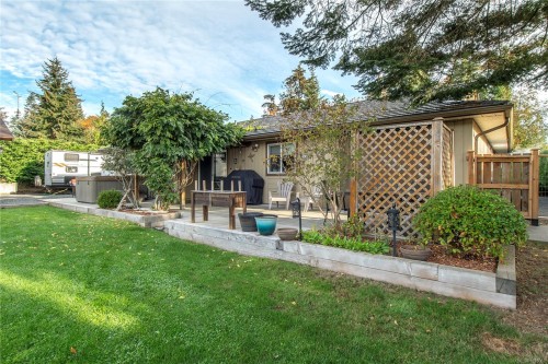 3879 Wavecrest Rd, Campbell River, BC 