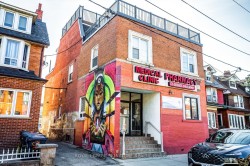 567 Bathurst Street  Toronto, ON M5S 2P8