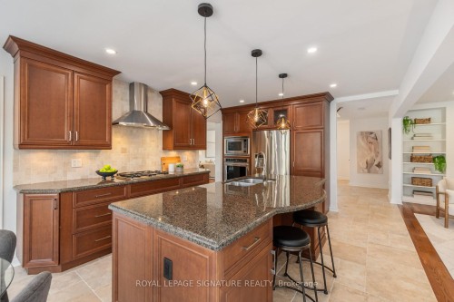 51 Tilman Circle, Markham, ON - Indoor Photo Showing Kitchen With Double Sink With Upgraded Kitchen