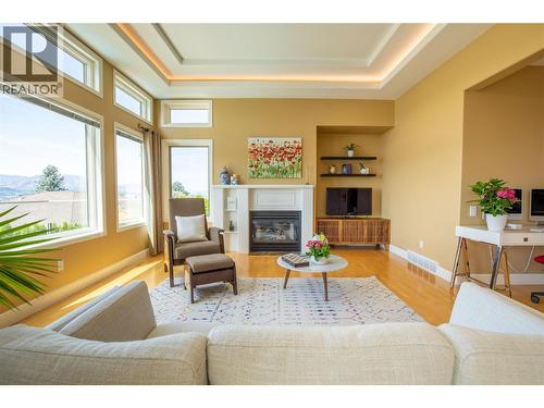 344 Raven Drive, Kelowna, BC - Indoor Photo Showing Living Room With Fireplace