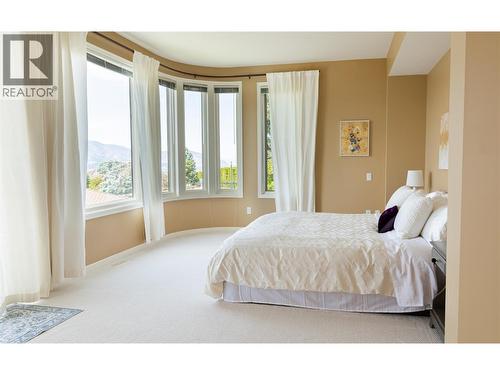 344 Raven Drive, Kelowna, BC - Indoor Photo Showing Bedroom
