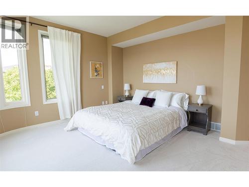 344 Raven Drive, Kelowna, BC - Indoor Photo Showing Bedroom