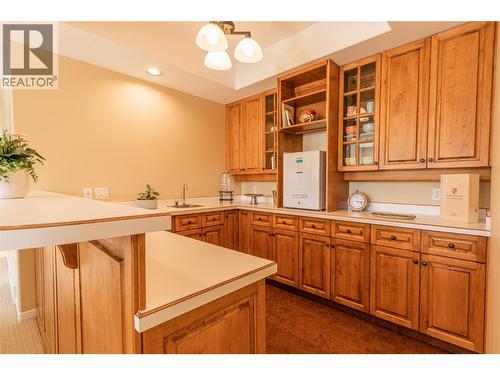 344 Raven Drive, Kelowna, BC - Indoor Photo Showing Kitchen