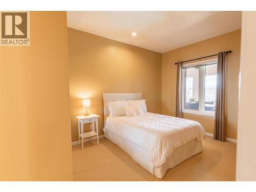 344 Raven Drive, Kelowna, BC - Indoor Photo Showing Bedroom