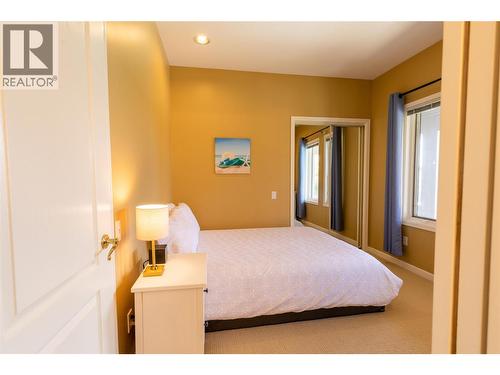 344 Raven Drive, Kelowna, BC - Indoor Photo Showing Bedroom