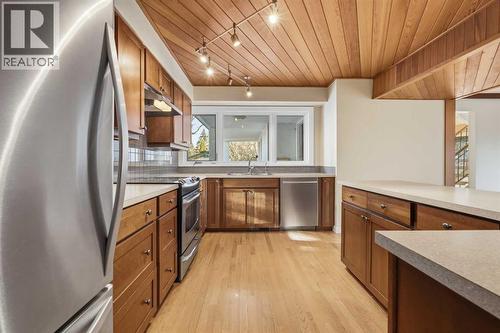 327 Willow Ridge Place Se, Calgary, AB - Indoor Photo Showing Kitchen
