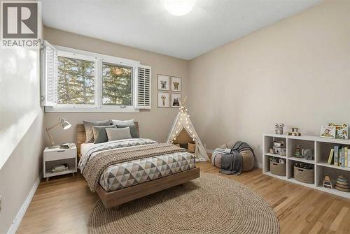 327 Willow Ridge Place Se, Calgary, AB - Indoor Photo Showing Bedroom