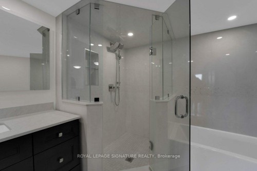 1404-22 Clarissa Drive, Richmond Hill, ON - Indoor Photo Showing Bathroom