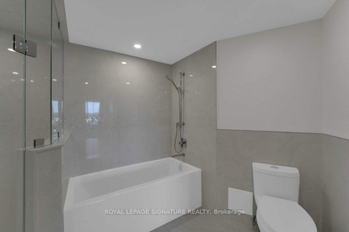 1404-22 Clarissa Drive, Richmond Hill, ON - Indoor Photo Showing Bathroom