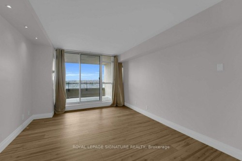 1404-22 Clarissa Drive, Richmond Hill, ON - Indoor Photo Showing Other Room