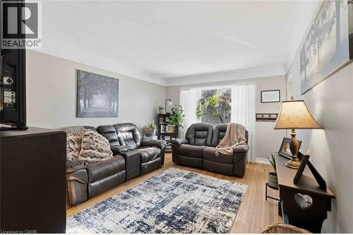 182 East 33Rd Street, Hamilton, ON - Indoor Photo Showing Living Room