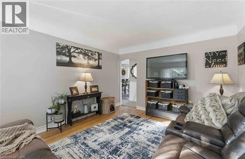182 East 33Rd Street, Hamilton, ON - Indoor Photo Showing Living Room