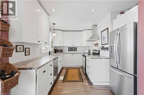 182 East 33Rd Street, Hamilton, ON - Indoor Photo Showing Kitchen