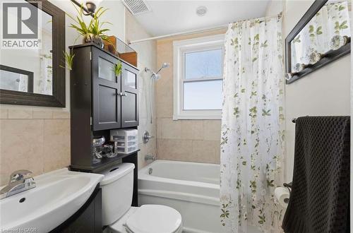 182 East 33Rd Street, Hamilton, ON - Indoor Photo Showing Bathroom
