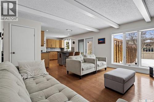 290 Rogers Road, Regina, SK - Indoor Photo Showing Living Room