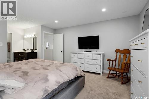 290 Rogers Road, Regina, SK - Indoor Photo Showing Bedroom