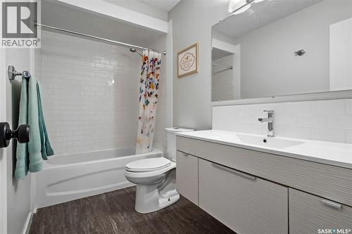 290 Rogers Road, Regina, SK - Indoor Photo Showing Bathroom