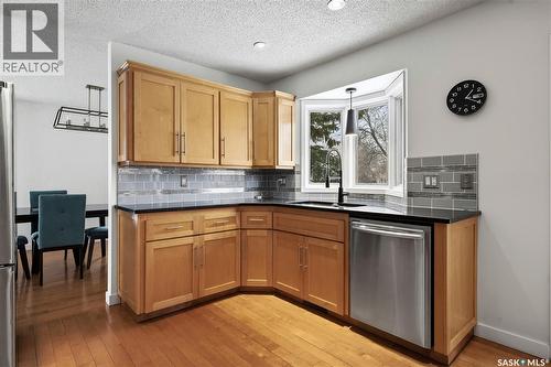 290 Rogers Road, Regina, SK - Indoor Photo Showing Kitchen