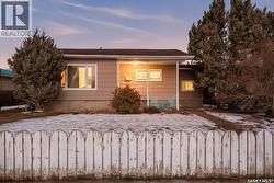 928 Stadacona STREET W  Moose Jaw, SK S6H 2A8